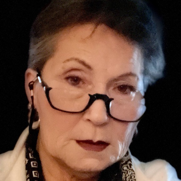 Meet your Posher, Anita - Picture 2 of 7